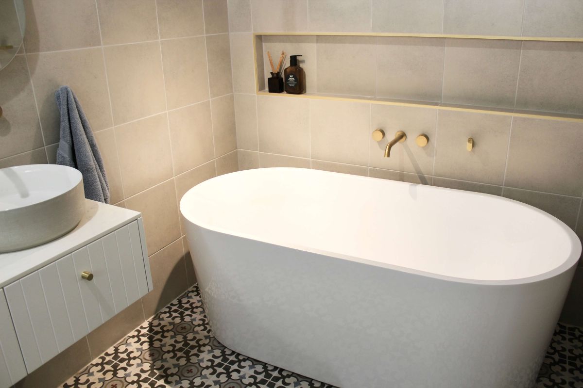 How much does it cost to tile a bathroom